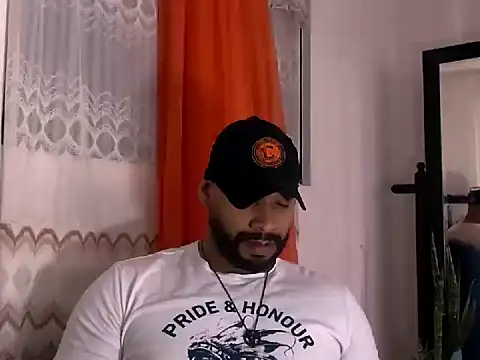 Snapshot of musclehetero chatting on 06-05-26, 02:23 musclehetero online show from 06-05-26, 02:23