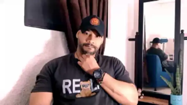 Snapshot of musclehetero chatting on 06-15-26, 02:39 musclehetero online show from 06-15-26, 02:39