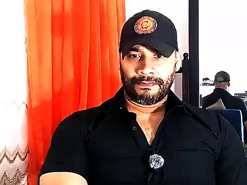 Snapshot of musclehetero chatting on 05-21-26, 01:36 musclehetero online show from 05-21-26, 01:36