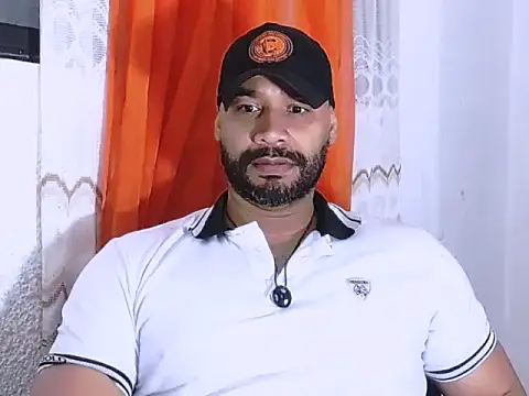 Snapshot of musclehetero chatting on 05-30-26, 11:10 musclehetero online show from 05-30-26, 11:10