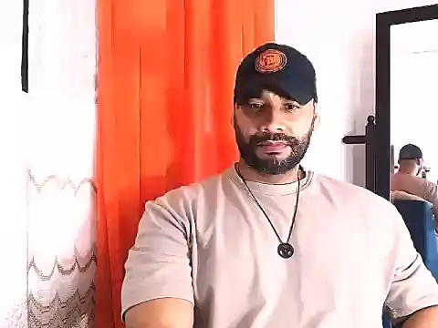 Snapshot of musclehetero chatting on 05-25-26, 03:11 musclehetero online show from 05-25-26, 03:11