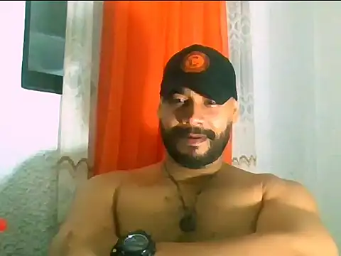 Snapshot of musclehetero chatting on 06-03-26, 01:34 musclehetero online show from 06-03-26, 01:34
