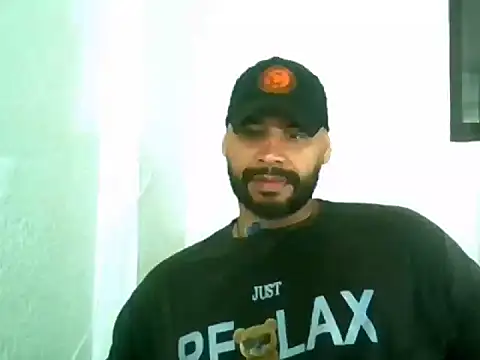 Snapshot of musclehetero chatting on 06-03-26, 03:06 musclehetero online show from 06-03-26, 03:06