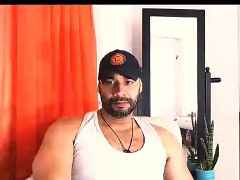 Snapshot of musclehetero chatting on 05-17-26, 02:17 musclehetero online show from 05-17-26, 02:17