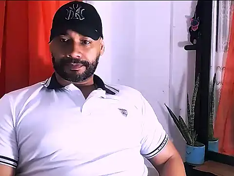Snapshot of musclehetero chatting on 05-30-26, 11:05 musclehetero online show from 05-30-26, 11:05