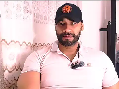 Snapshot of musclehetero chatting on 05-21-26, 05:21 musclehetero online show from 05-21-26, 05:21