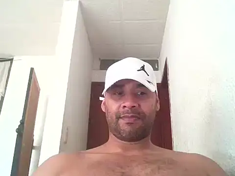 Snapshot of musclehetero chatting on 05-05-26, 08:45 musclehetero online show from 05-05-26, 08:45