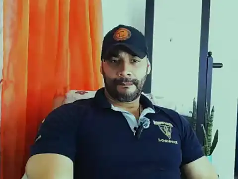 Snapshot of musclehetero chatting on 05-16-26, 07:35 musclehetero online show from 05-16-26, 07:35