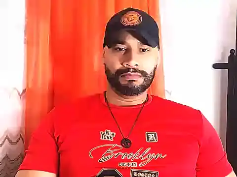 Snapshot of musclehetero chatting on 05-27-26, 02:46 musclehetero online show from 05-27-26, 02:46
