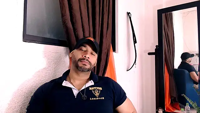 Snapshot of musclehetero chatting on 06-16-26, 05:57 musclehetero online show from 06-16-26, 05:57