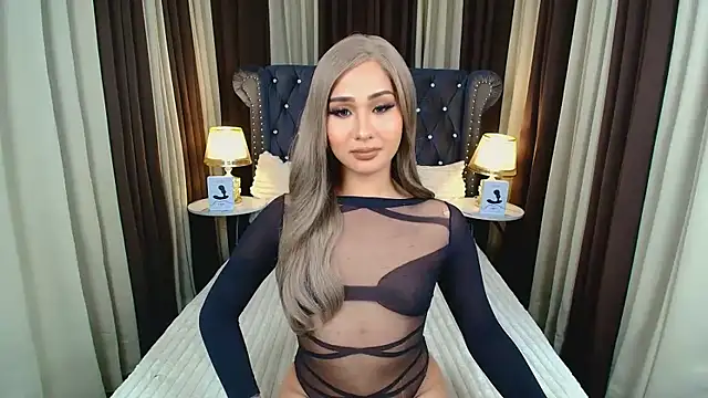 Snapshot of Iris_Hilton chatting on 12-18-25, 08:34 Iris Hilton online show from 12-18-25, 08:34