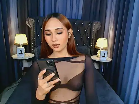 Snapshot of Iris_Hilton chatting on 12-13-25, 09:32 Iris Hilton online show from 12-13-25, 09:32