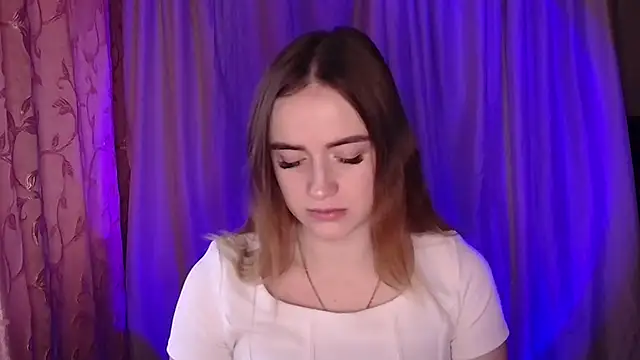 Illa May online show from 12-19-25, 08:27