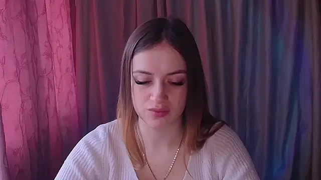 Snapshot of Illa_May chatting on 02-19-26, 07:27 Illa May online show from 02-19-26, 07:27