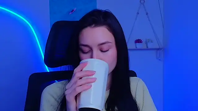 Stella XO online show from 12-15-25, 06:30