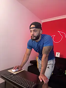 Snapshot of Mike_savage3 chatting on 02-11-26, 12:16 Mike savage3 online show from 02-11-26, 12:16