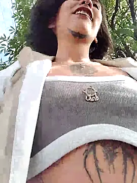 Zoe addiction online show from 11-29-25, 01:22