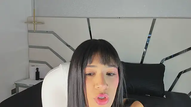 Snapshot of megann_myers chatting on 01-07-26, 11:59 megann myers online show from 01-07-26, 11:59