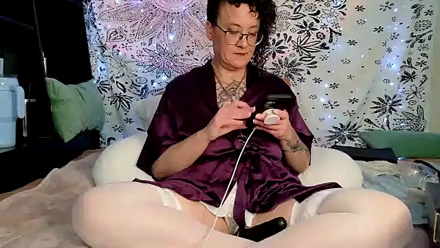 Snapshot of sareberr420 chatting on 05-30-26, 02:34 sareberr420 online show from 05-30-26, 02:34