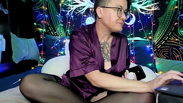 Snapshot of sareberr420 chatting on 07-21-26, 02:18 sareberr420 online show from 07-21-26, 02:18