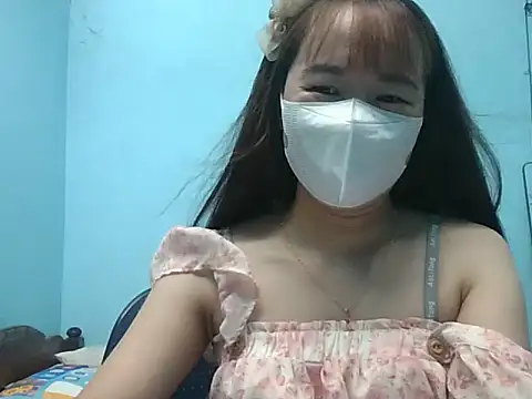 Snapshot of LinhChi09 chatting on 06-17-26, 03:39 LinhChi09 online show from 06-17-26, 03:39