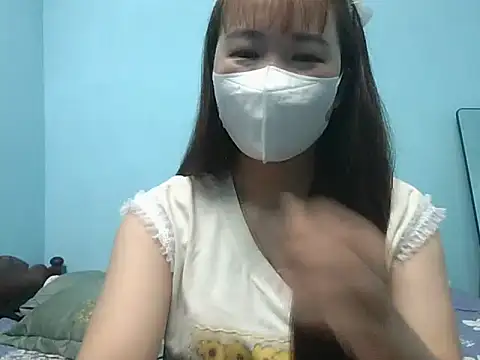 Snapshot of LinhChi09 chatting on 06-11-26, 12:32 LinhChi09 online show from 06-11-26, 12:32