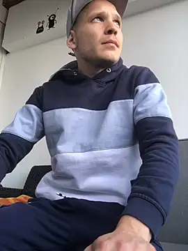 Spielzeugtwink online show from 07-03-26, 03:51
