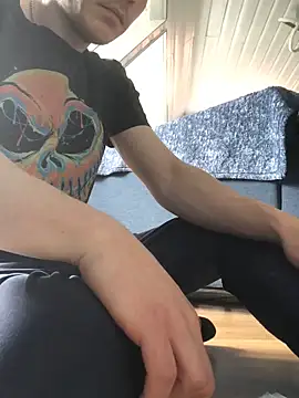 Spielzeugtwink online show from 06-21-26, 11:27