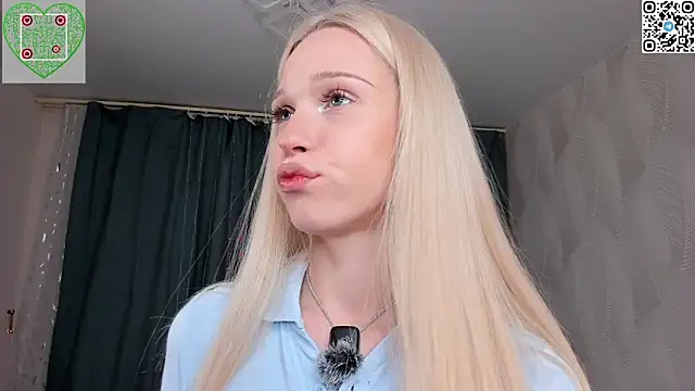 Snapshot of CherrylHolme chatting on 04-22-26, 08:48 CherrylHolme online show from 04-22-26, 08:48