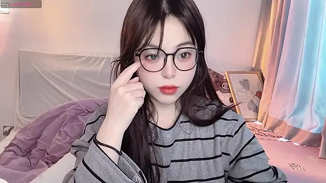 Snapshot of -Angela chatting on 11-28-25, 04:34 -Angela online show from 11-28-25, 04:34