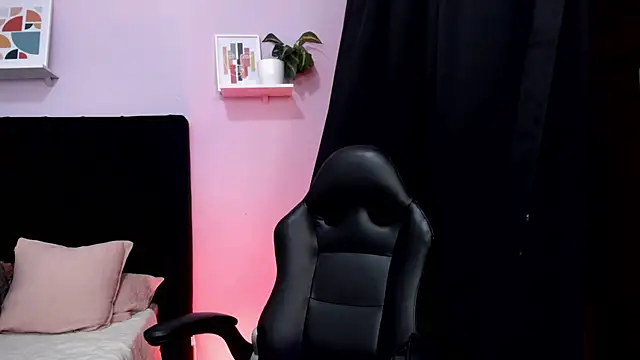 Thalia Moon1 online show from 12-23-25, 05:29