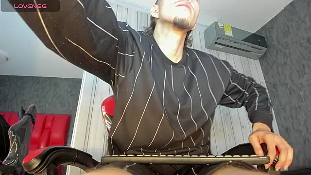 yeikoox online show from 11-21-25, 03:38