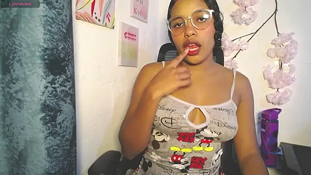 Snapshot of chleo_rosse chatting on 01-07-26, 03:33 chleo rosse online show from 01-07-26, 03:33