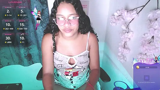 Snapshot of chleo_rosse chatting on 01-10-26, 01:28 chleo rosse online show from 01-10-26, 01:28