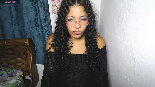 Snapshot of chleo_rosse chatting on 12-22-25, 01:33 chleo rosse online show from 12-22-25, 01:33