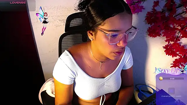 Snapshot of chleo_rosse chatting on 04-30-26, 04:47 chleo rosse online show from 04-30-26, 04:47