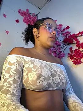 Snapshot of chleo_rosse chatting on 04-21-26, 04:08 chleo rosse online show from 04-21-26, 04:08