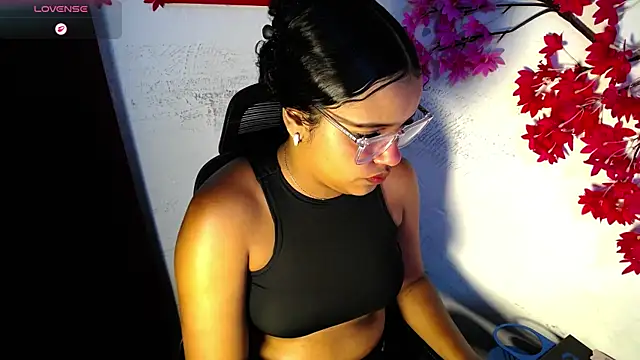 Snapshot of chleo_rosse chatting on 07-08-26, 01:52 chleo rosse online show from 07-08-26, 01:52