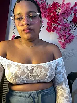 Snapshot of chleo_rosse chatting on 04-21-26, 04:13 chleo rosse online show from 04-21-26, 04:13