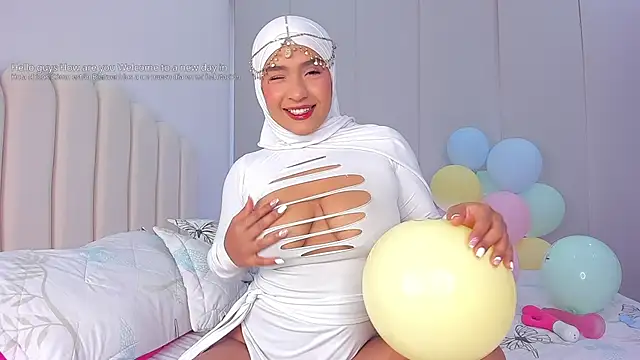 Amira-Zahra online show from 04-17-26, 09:39