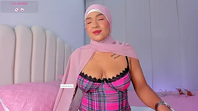 Amira-Zahra online show from 06-17-26, 10:52