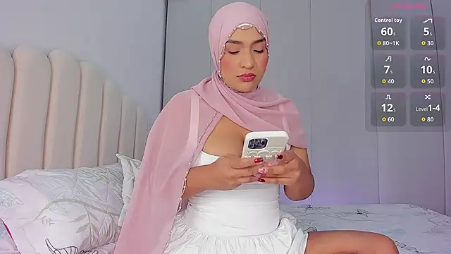Snapshot of Amira-Zahra chatting on 01-13-26, 10:30 Amira-Zahra online show from 01-13-26, 10:30