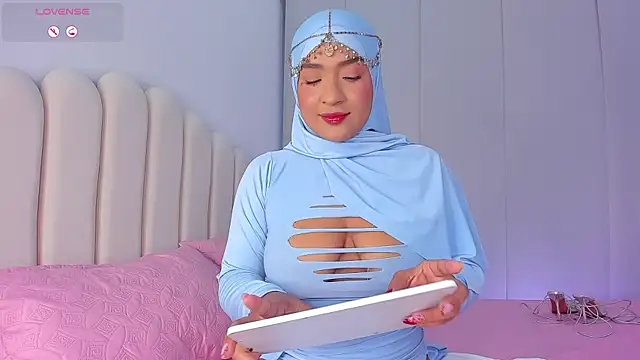 Amira-Zahra online show from 06-24-26, 11:02