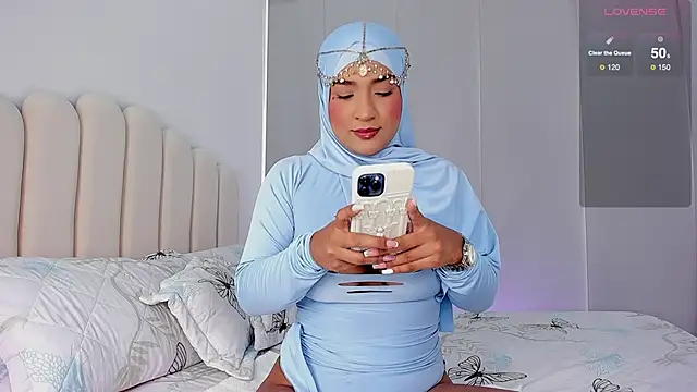 Snapshot of Amira-Zahra chatting on 12-02-25, 03:58 Amira-Zahra online show from 12-02-25, 03:58