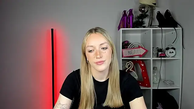 EvelynBlond online show from 06-05-26, 12:33