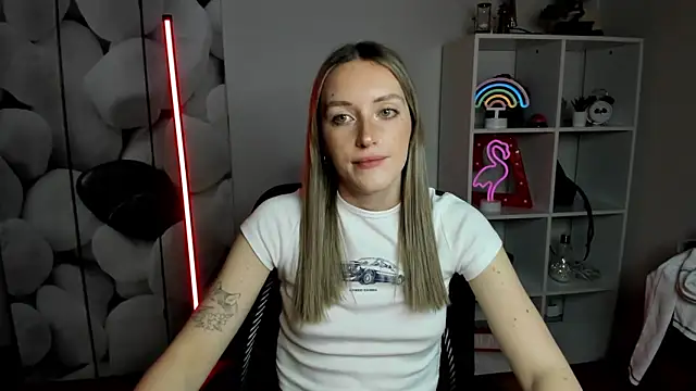 Snapshot of EvelynBlond chatting on 01-05-26, 05:38 EvelynBlond online show from 01-05-26, 05:38