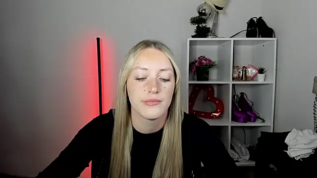 EvelynBlond online show from 07-17-26, 12:46