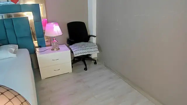 LiiaVelvet online show from 04-12-26, 04:27