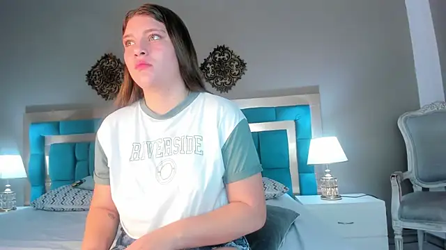 Snapshot of LiiaVelvet chatting on 12-18-25, 04:33 LiiaVelvet online show from 12-18-25, 04:33