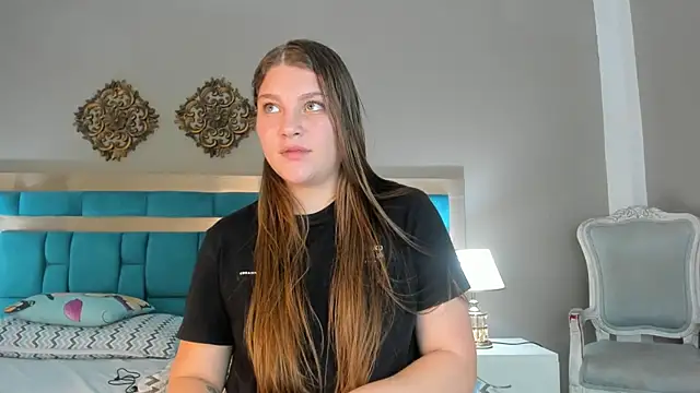 Snapshot of LiiaVelvet chatting on 12-17-25, 02:05 LiiaVelvet online show from 12-17-25, 02:05